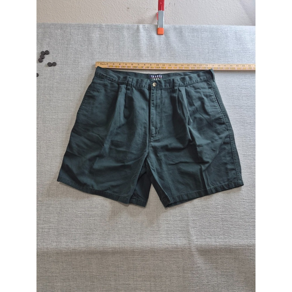 Trader Bay Chino Shorts Mens 38 Green Cotton Pleated Front Golf Performance